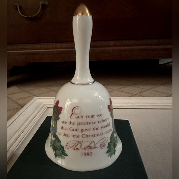 Vintage Collectible Helen Steiner Rice 1980 porcelain Christmas Bell w garland - Picture 1 of 7